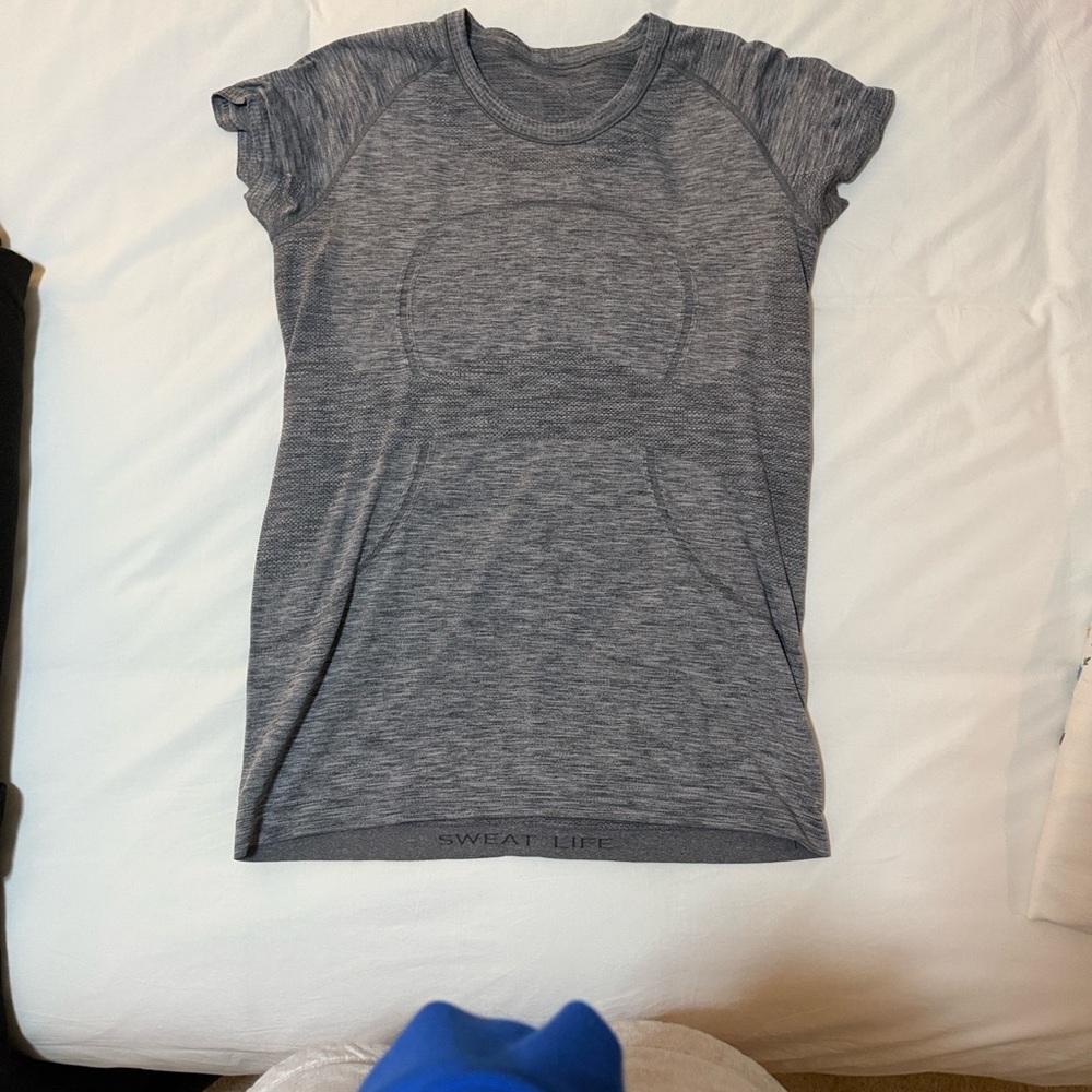 Lululemon Athletica Heathered Gray Short Sleeve Top